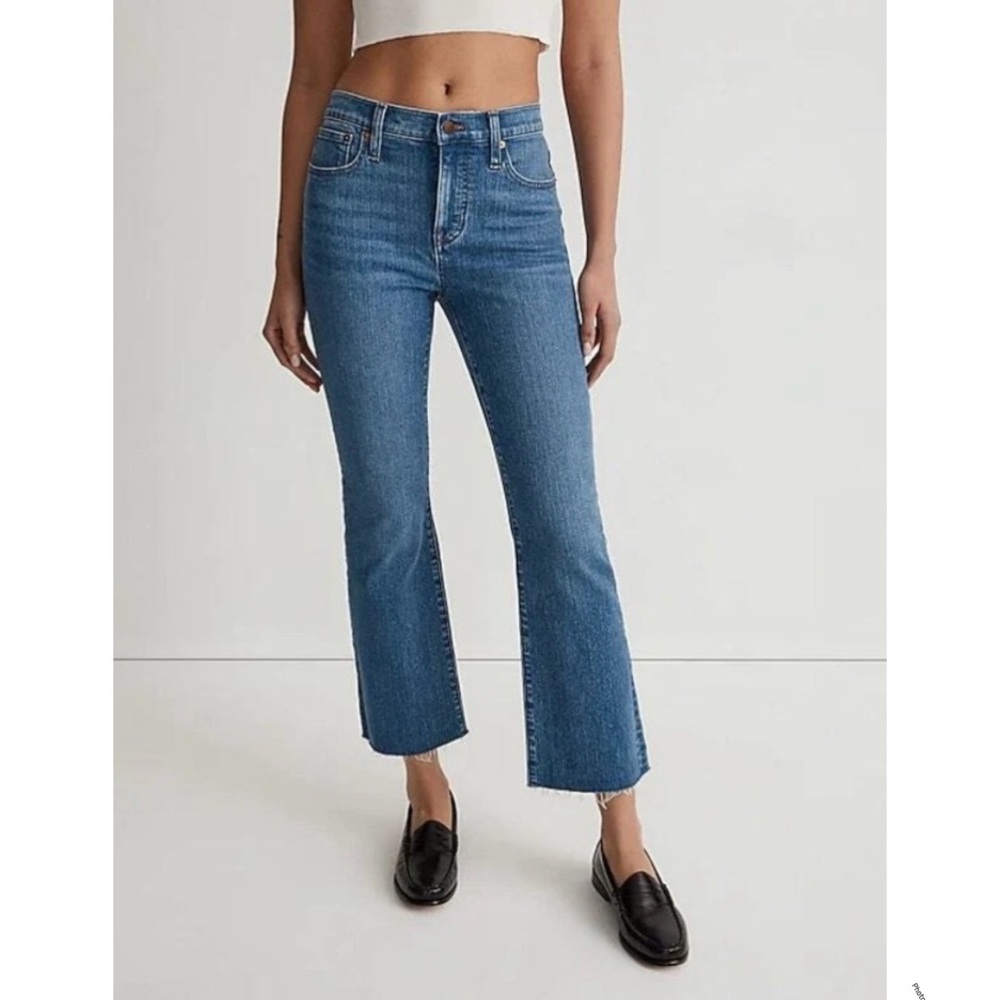 Madewell Jeans Women’s 26 Blue Mid Rise Kick Out Ankle Raw Hem LIKE NEW! - Picture 2 of 10